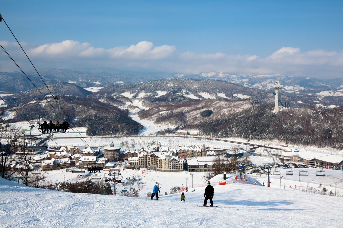 Yoga Journal - Национальная организация туризма Кореи представила горнолыжные курорты Южной Кореи.