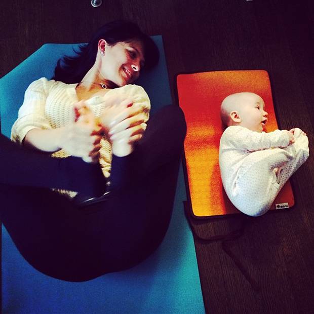 mom-and-daughter-yoga-hilaria-baldwin-2.jpg
