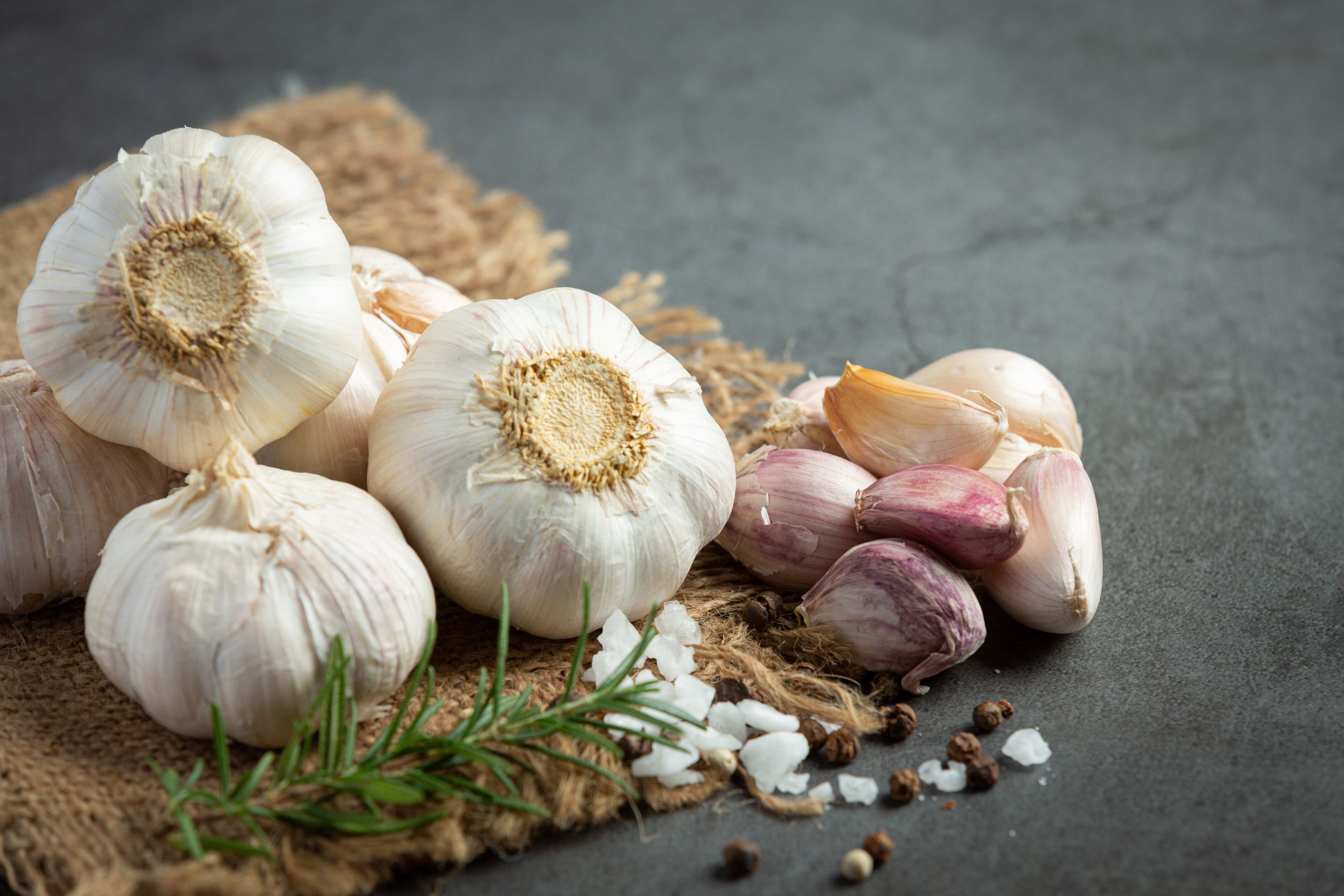 fresh-raw-garlic-ready-to-cook.jpg