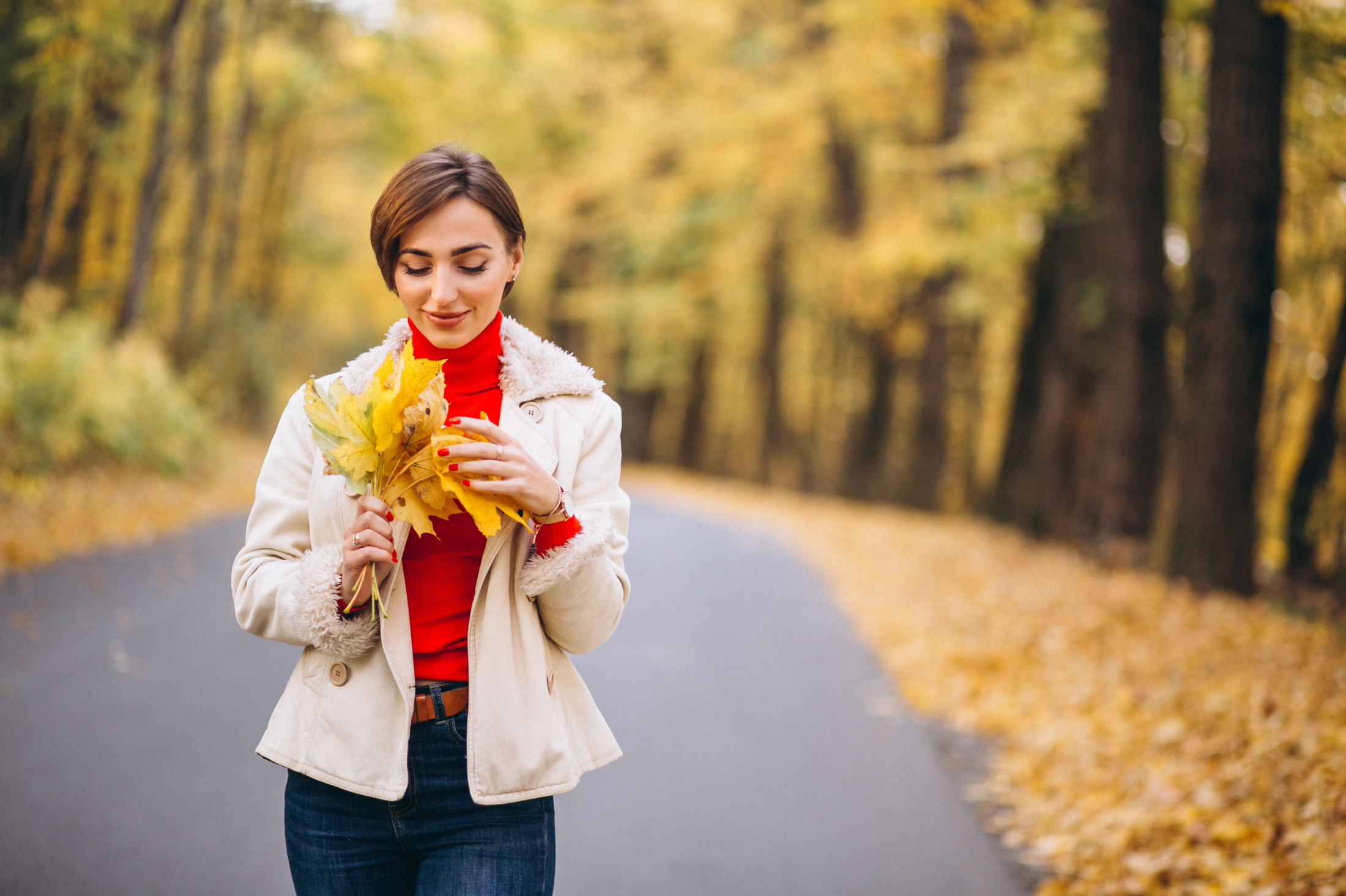 young-woman-autumn-park.jpg