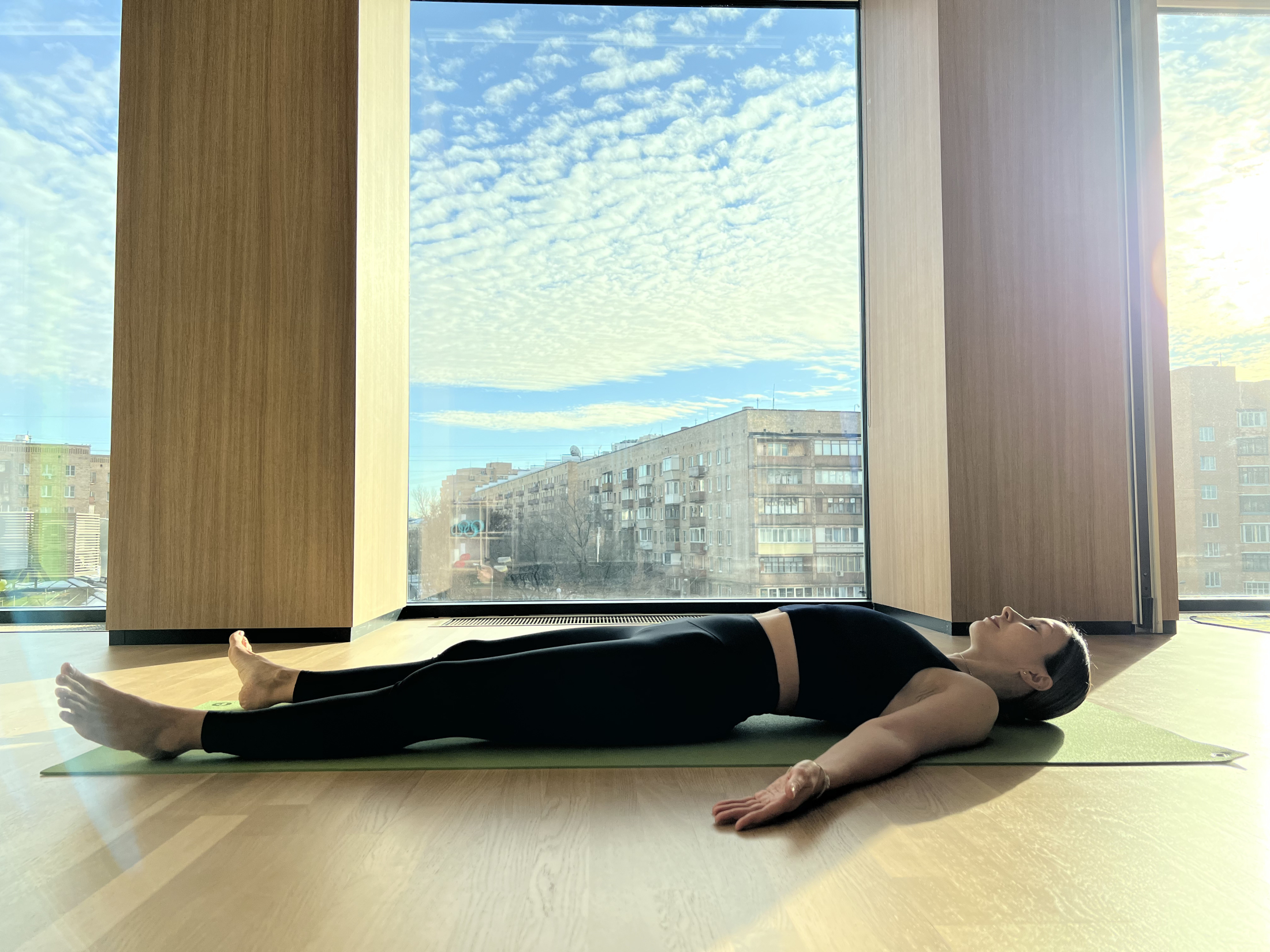 Медленная йога Шавасана, поза Трупа