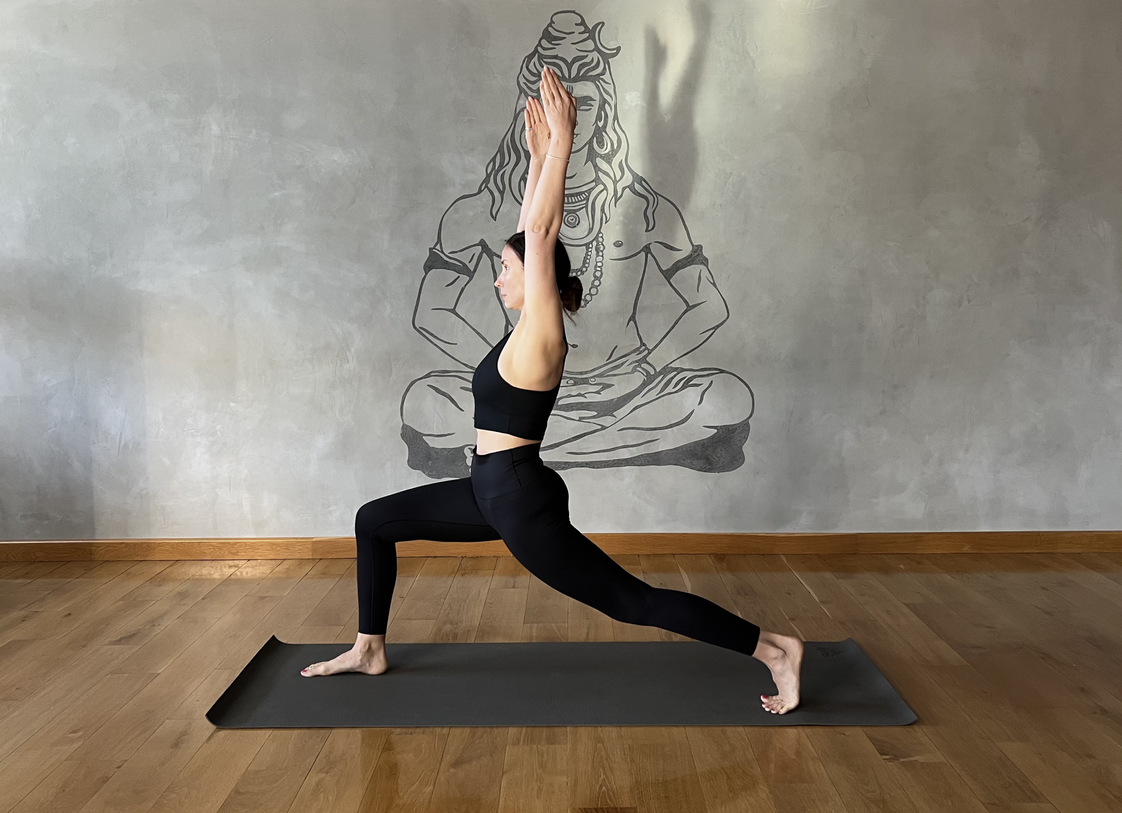 Вирабхадрасана 1, поза Воина 1