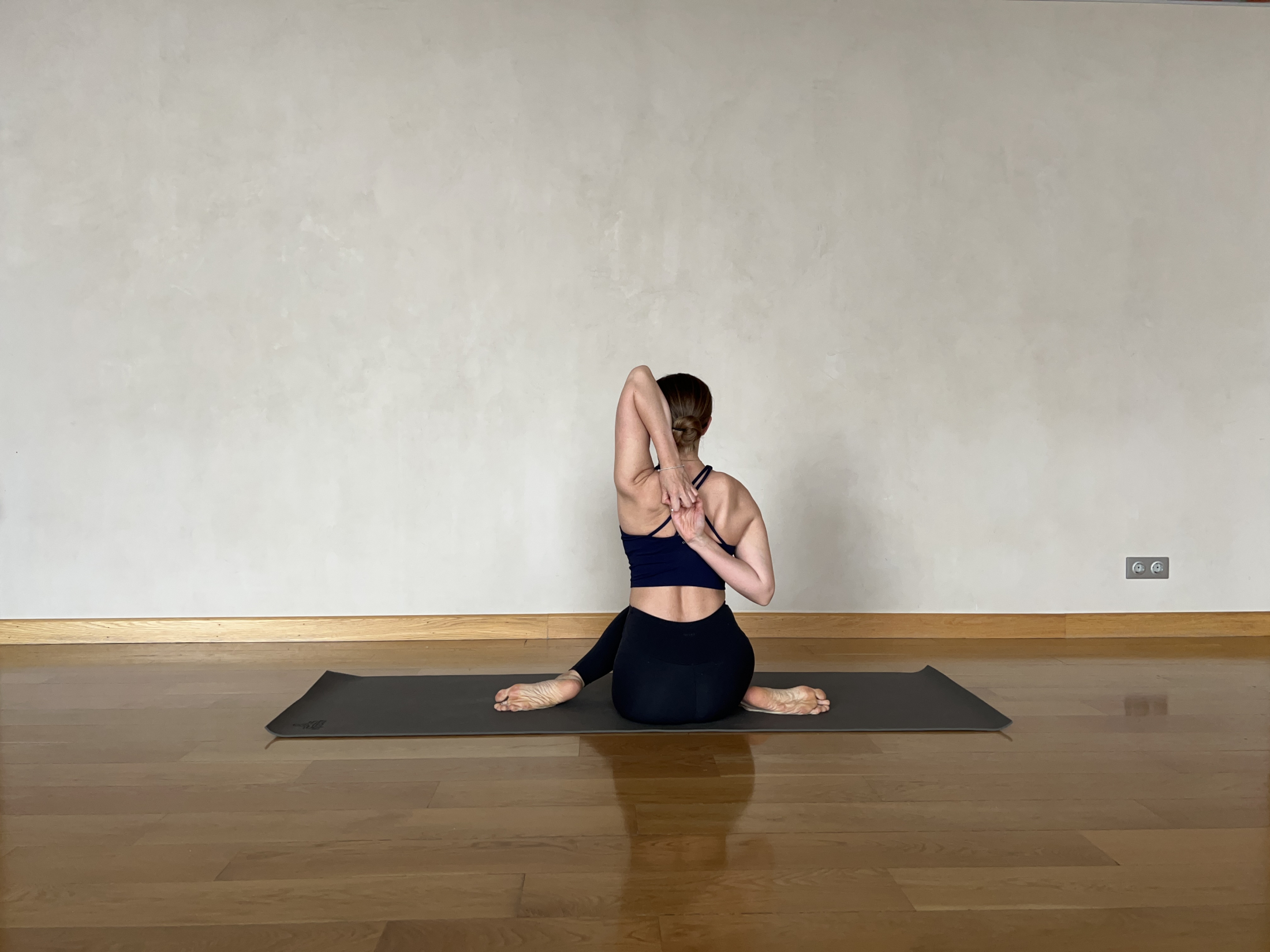 Гомукхасана, поза Морда Коровы