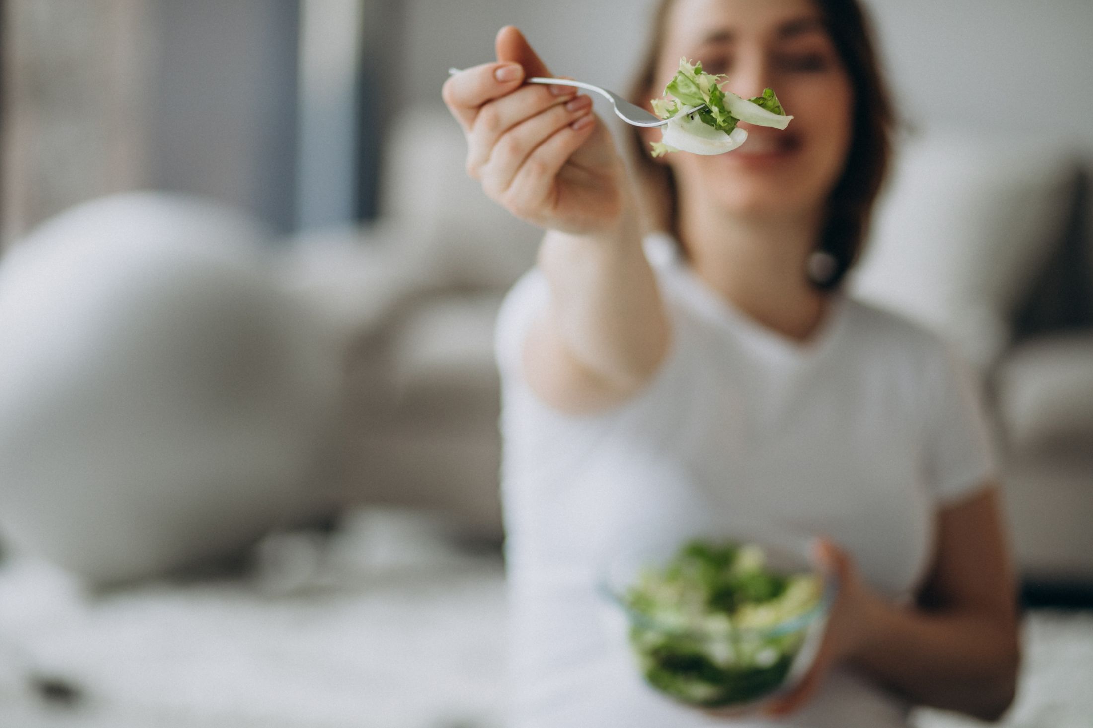 young-pregnant-woman-eating-salad-at-home.jpg