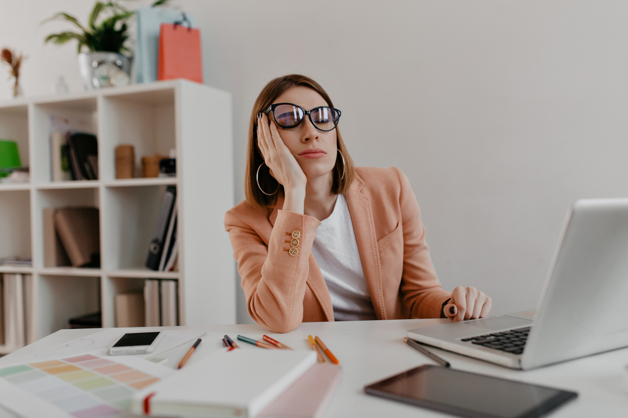 tired-worker-wearing-glasses-falling-asleep-workplace-snapportrait-lady-jacket-white-office.jpg