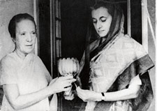 Foto-37-con-Indira-Gandhi.jpg