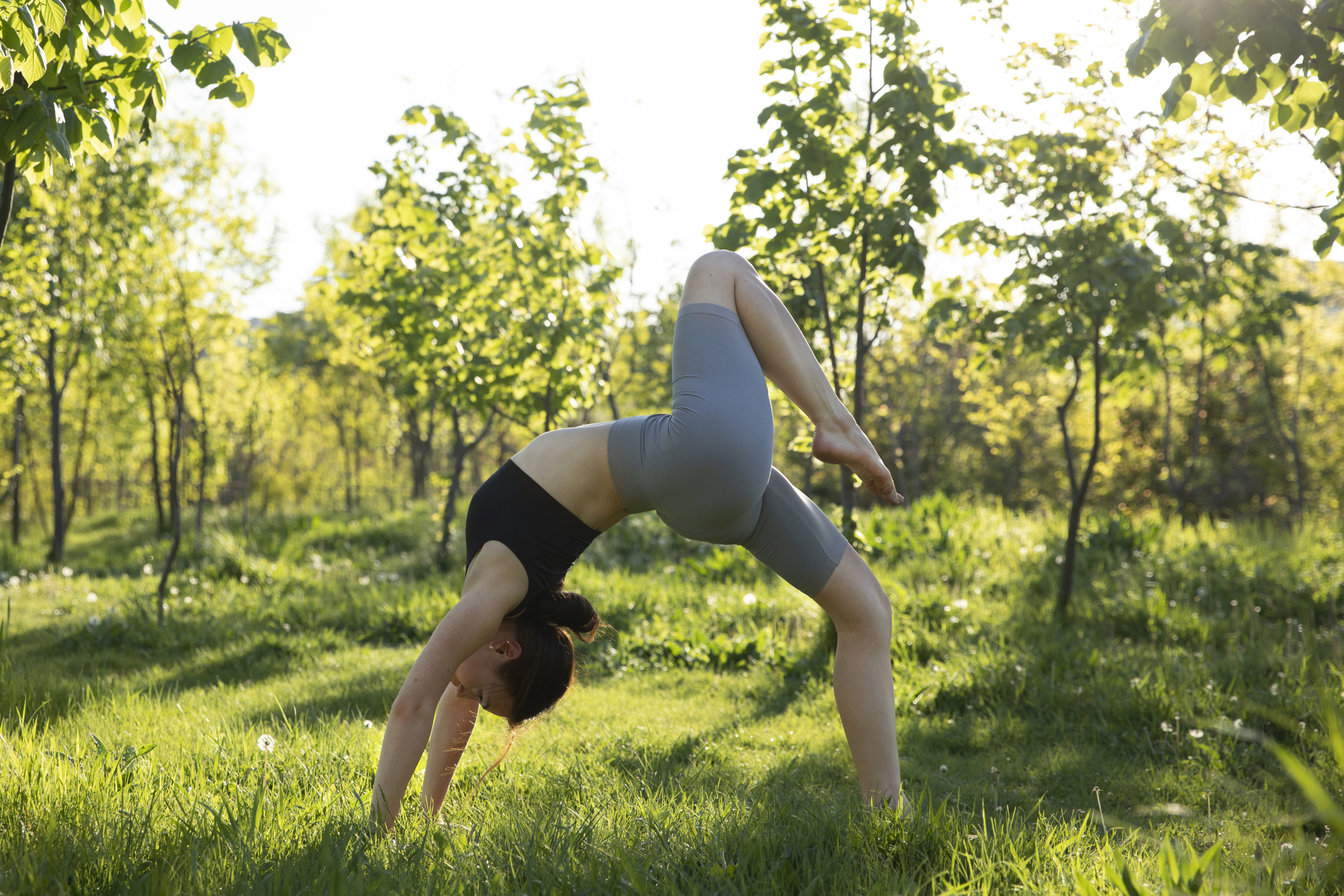 full-shot-woman-doing-yoga-nature.jpg