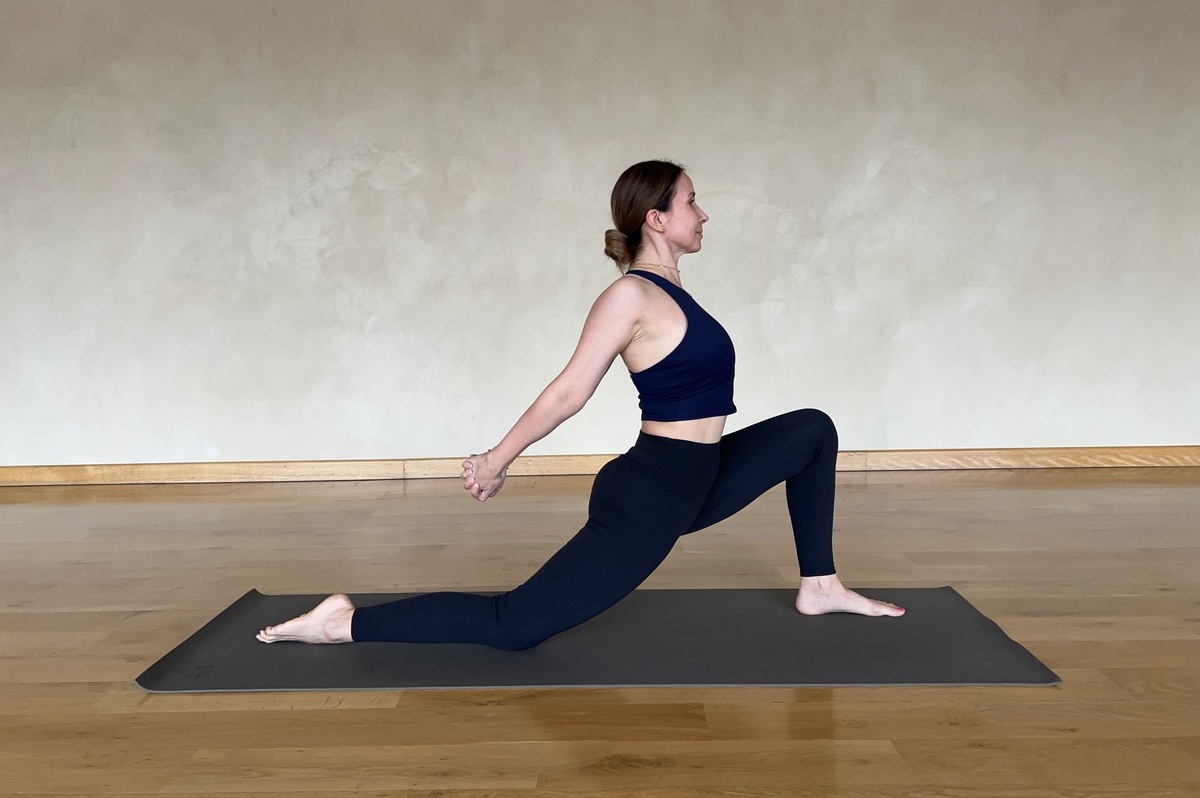 Ашва Санчаласана, конная поза