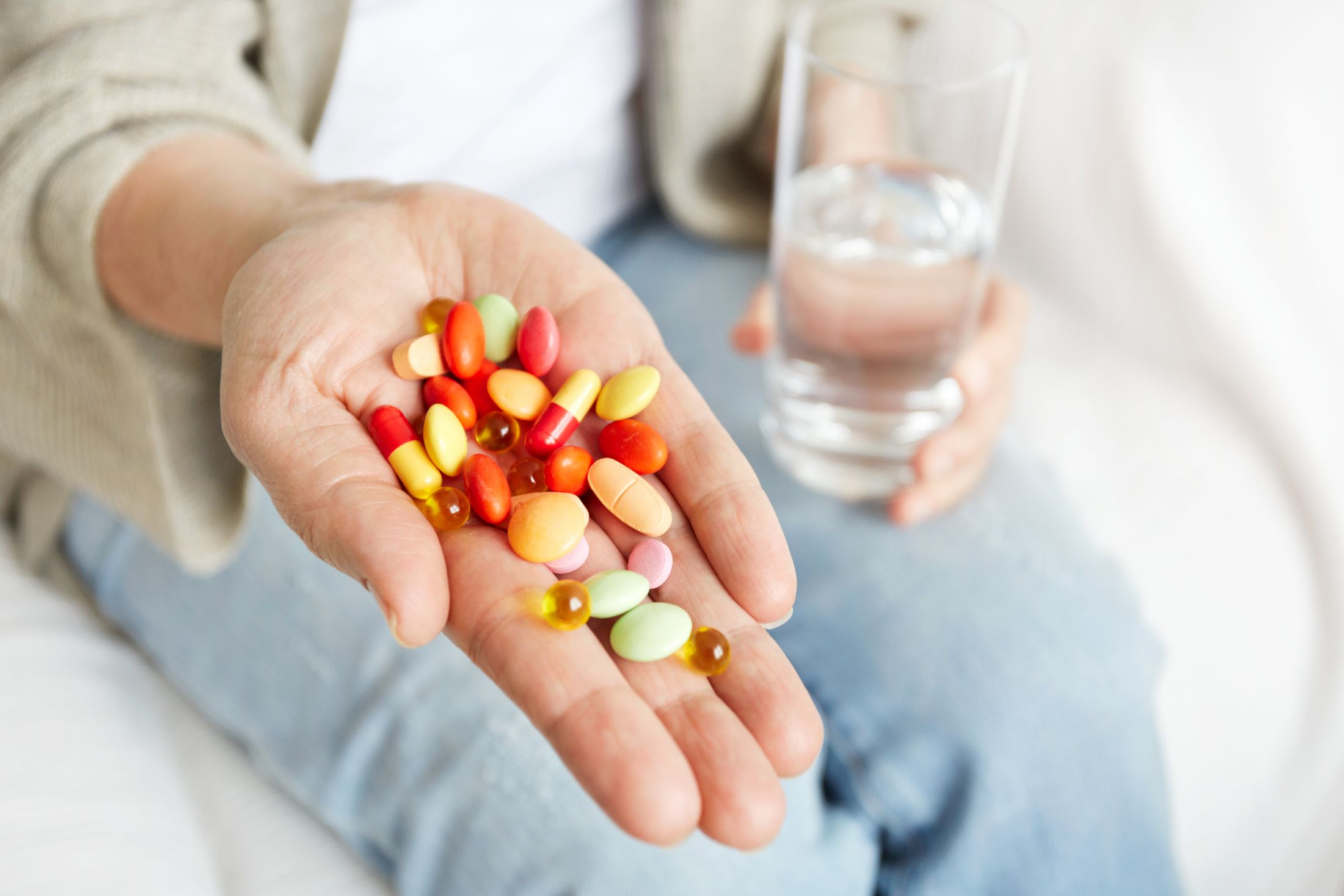 pills-tablets-vitamins-and-drugs-heap-in-mature-hands.jpg