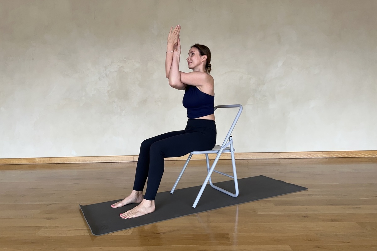 Гарудасана, поза Орла