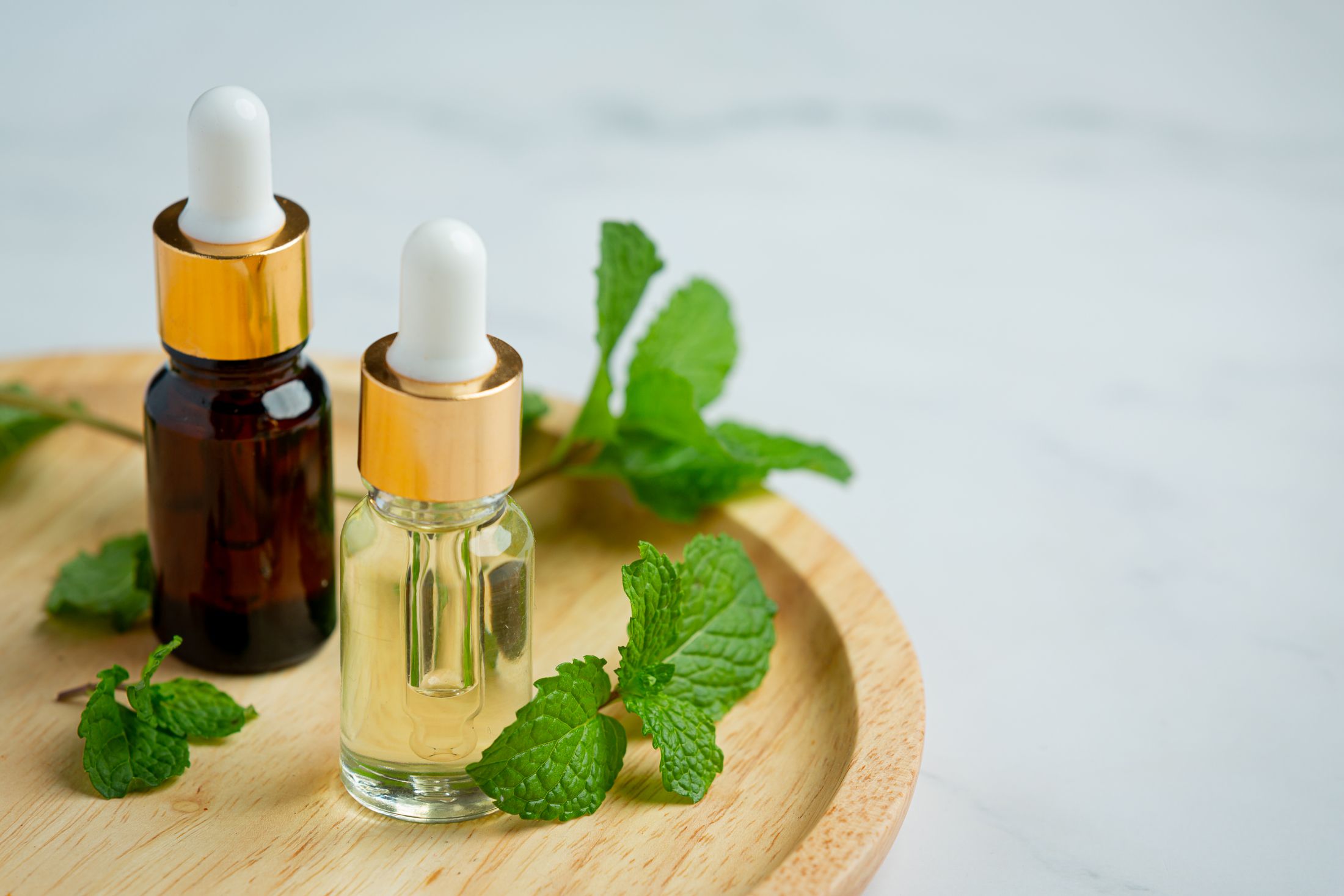 essential-oil-of-peppermint-in-bottle-with-fresh-green-peppermint.jpg