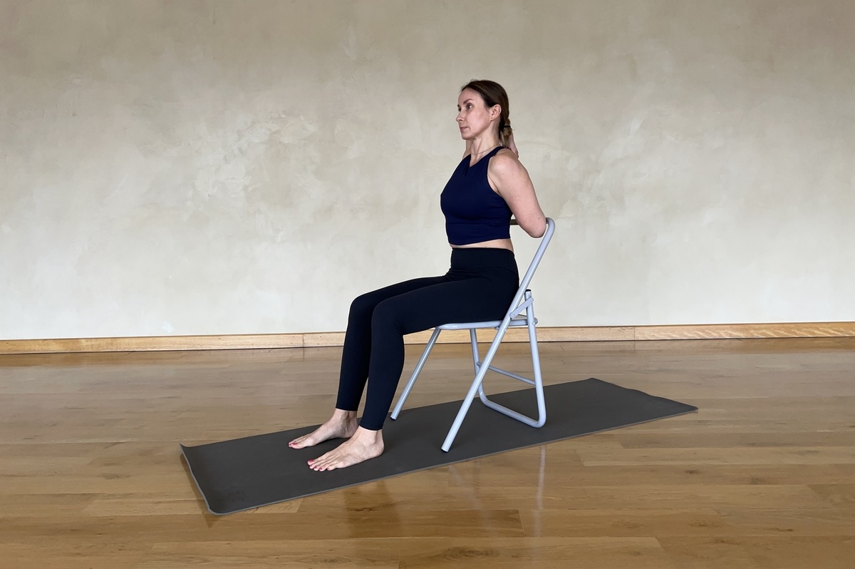 Гомукхасана, поза Морда Коровы