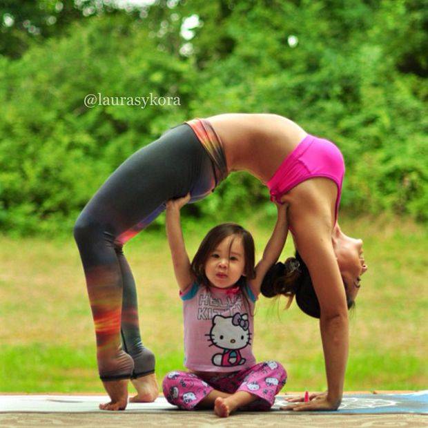 mom-and-daughter-yoga-laura-kasperzak-15.jpg