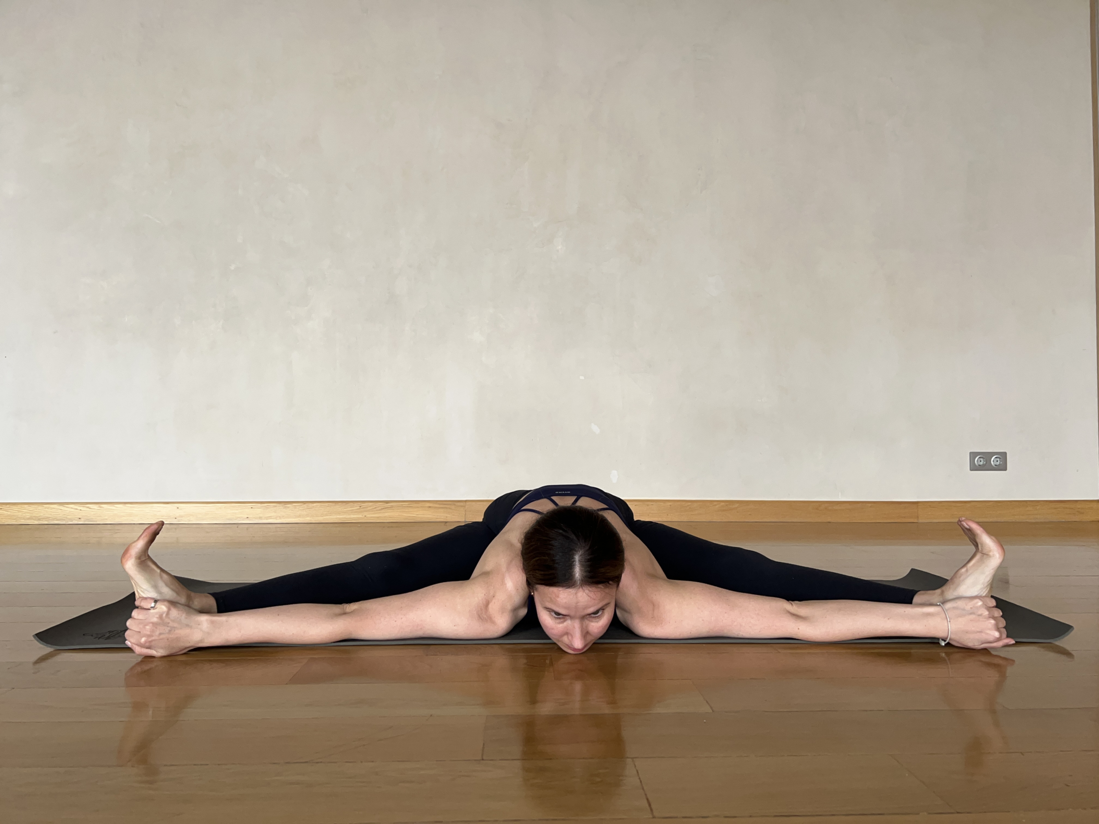 Упавиштха Конасана