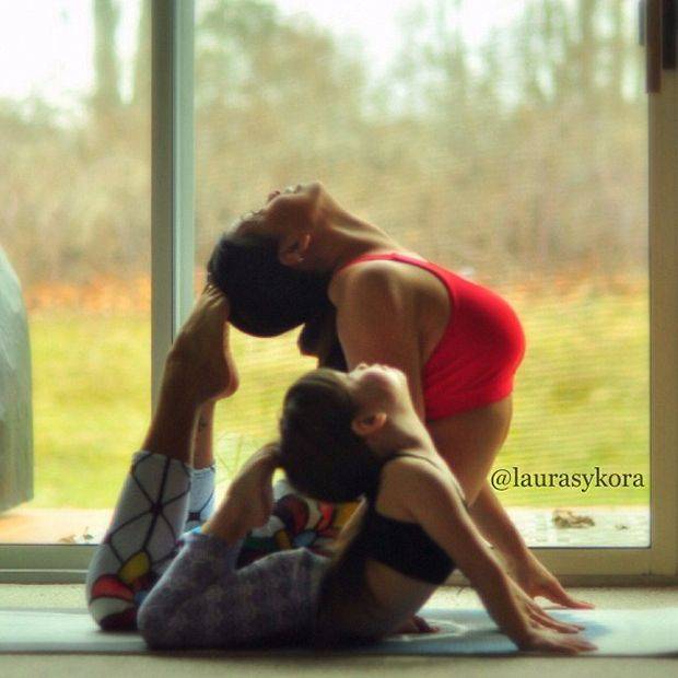 mom-and-daughter-yoga-laura-kasperzak-9.jpg