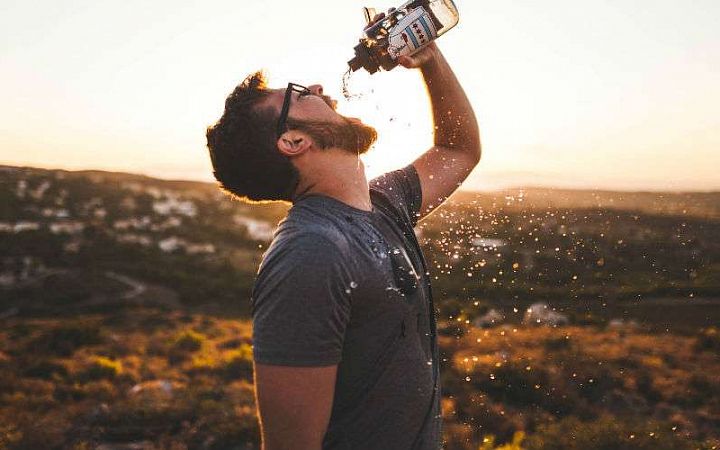 4 простых способа избежать обезвоживания: для тех, кто не любит пить воду