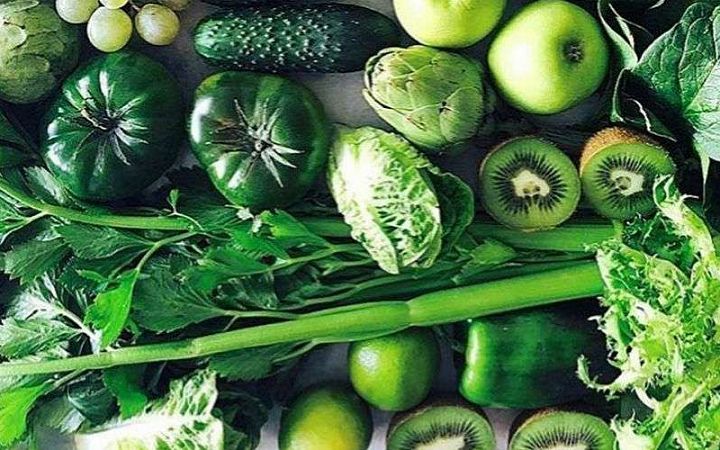 Что добавить в салат: зелень, богатая белком
