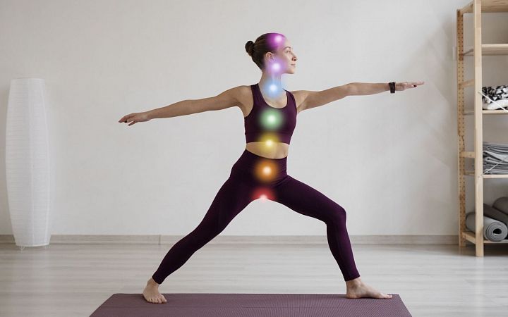 Как открыть сердечную чакру с помощью йоги, кристаллов и эфирных масел