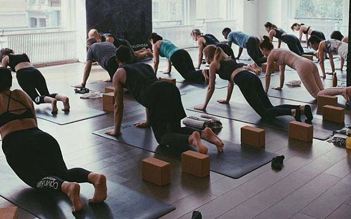 Как учат современных преподавателей йоги