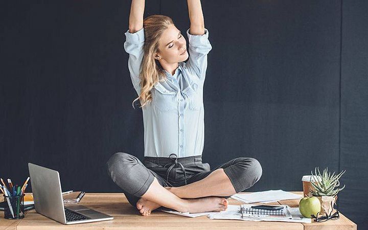 Йога на рабочем месте: 7 поз против стресса