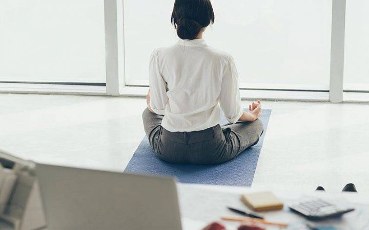 5 упражнений йоги для офисных работников (часть 1)