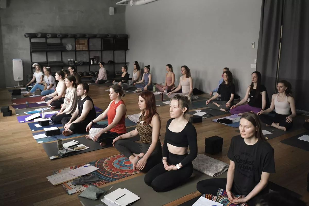 Обучающий курс 75HR Jivamukti Yoga от Анны Лунеговой | Йога Журнал